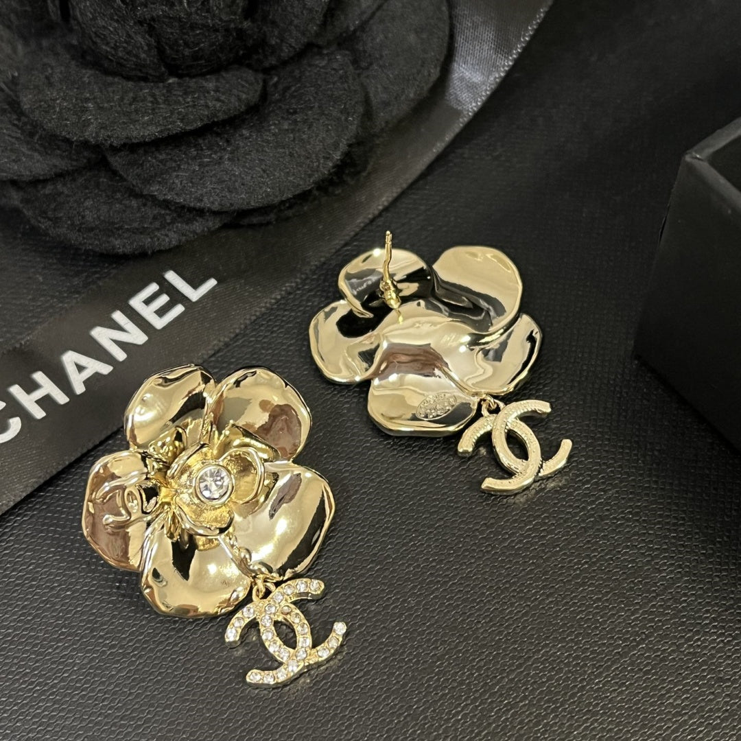 Fashion letter earrings