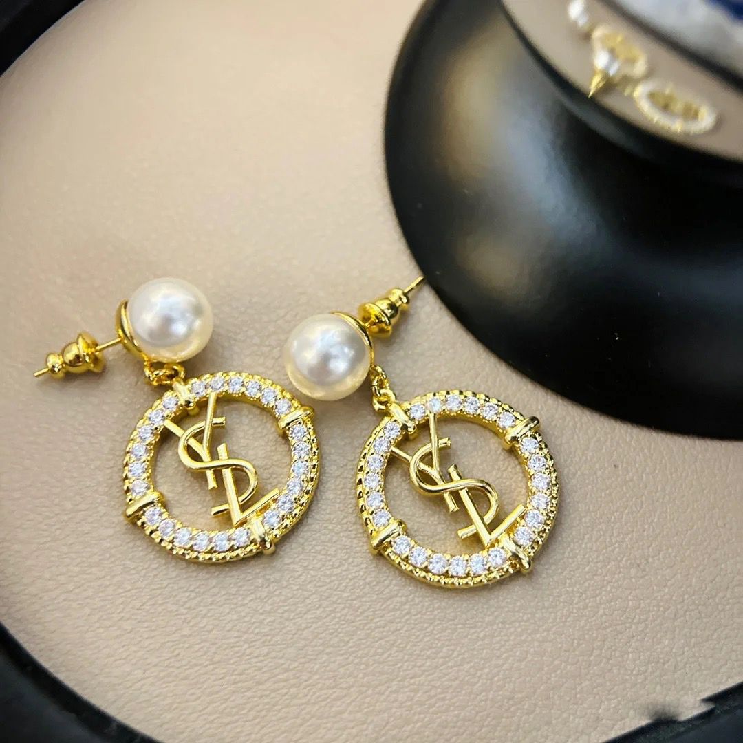 High-end Fashion Letter Earrings