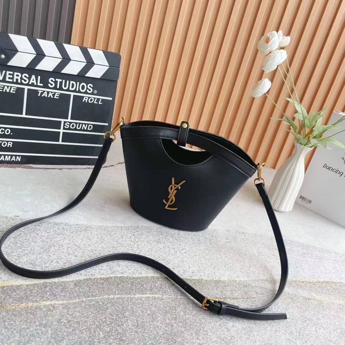 High-end luxury bucket bag