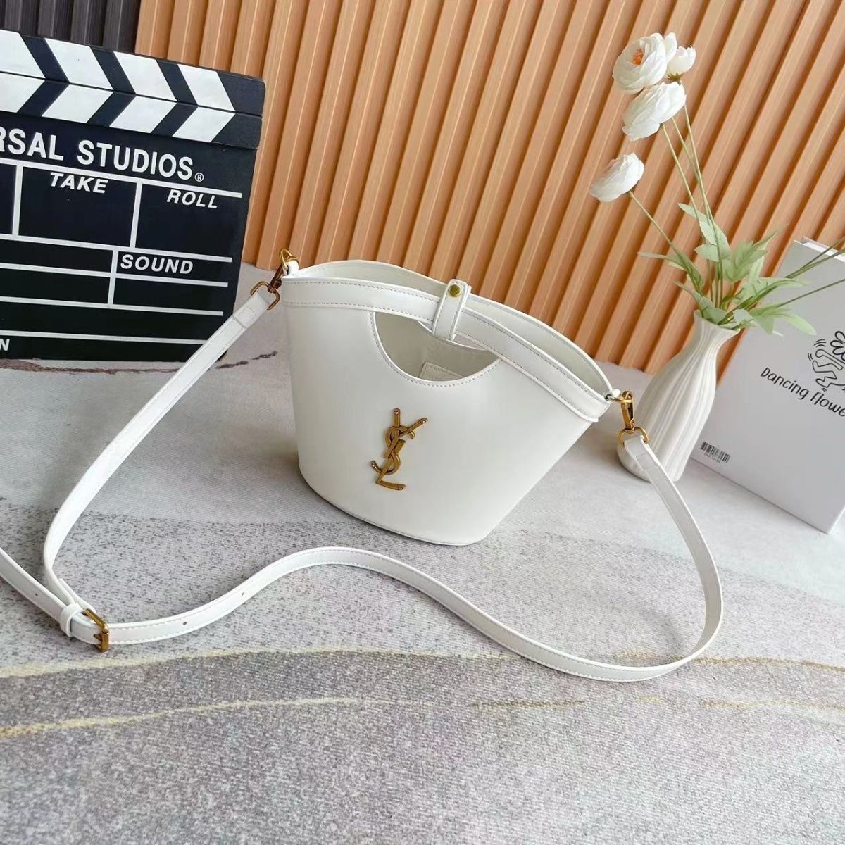 High-end luxury bucket bag