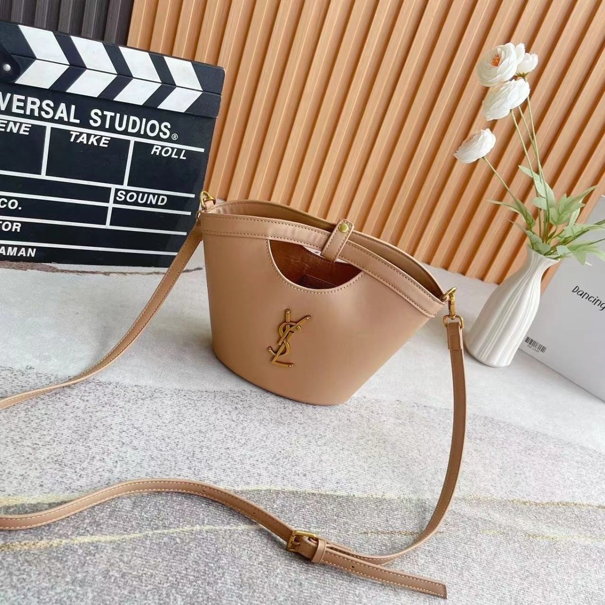 High-end luxury bucket bag