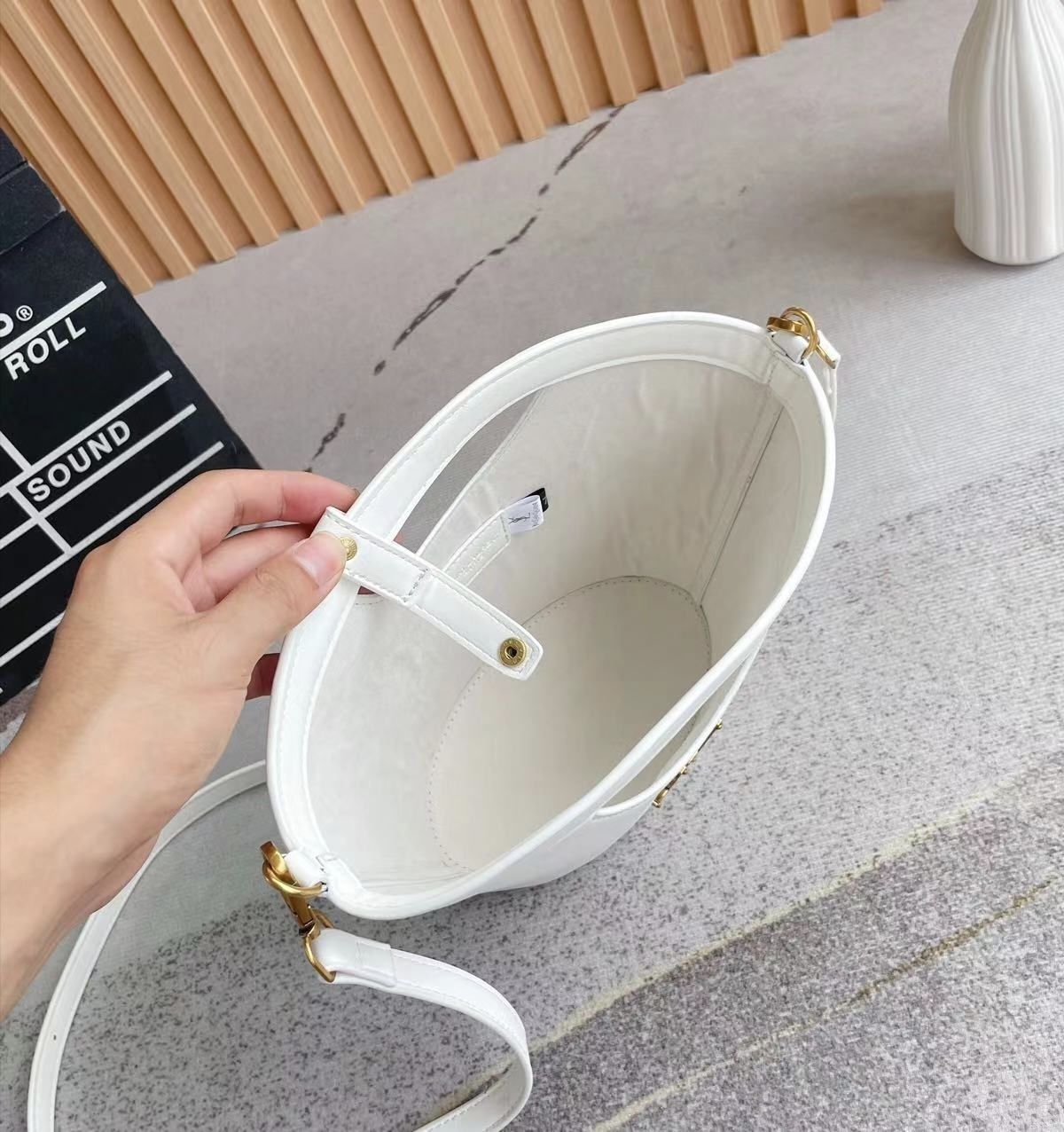 High-end luxury bucket bag