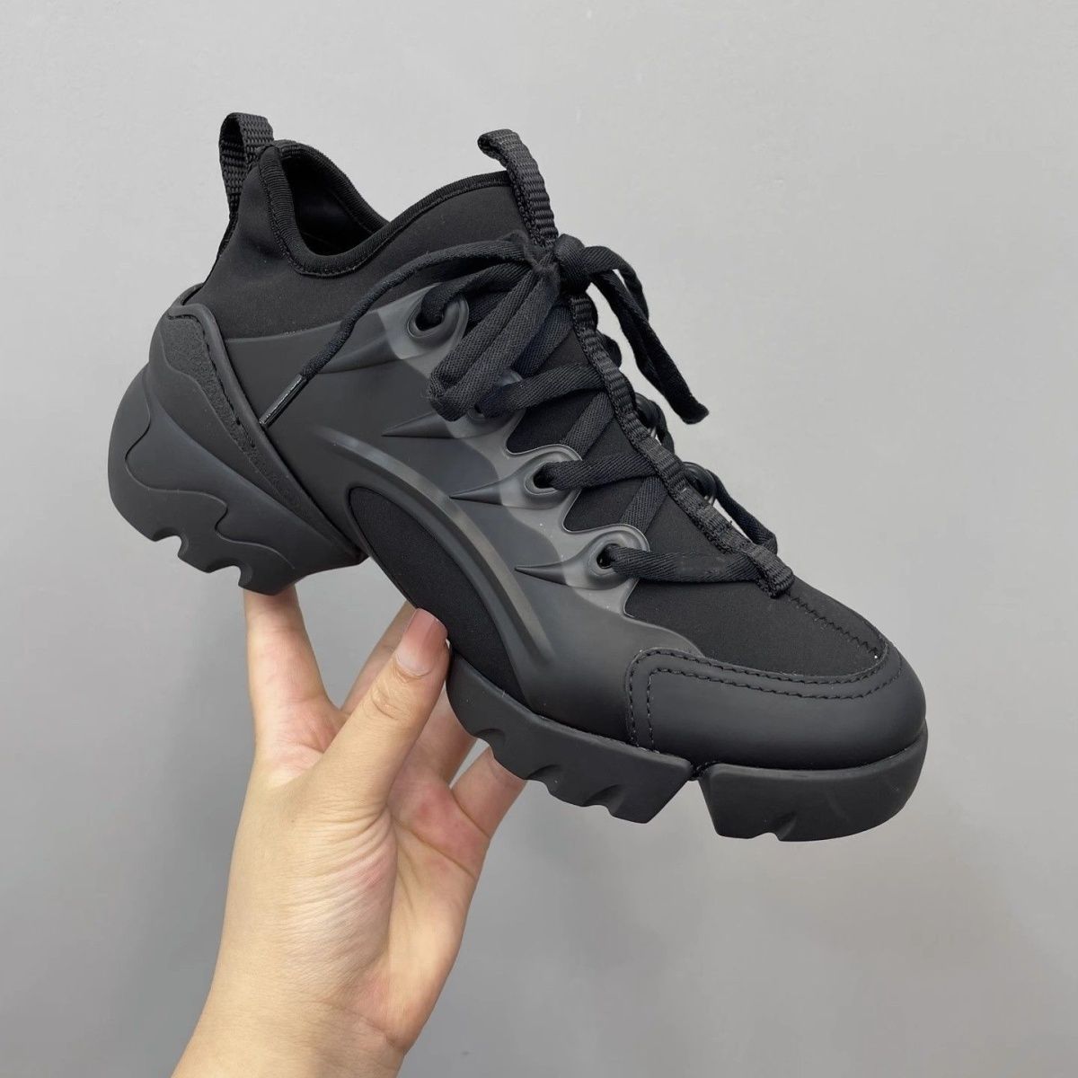 Women's casual sports shoes