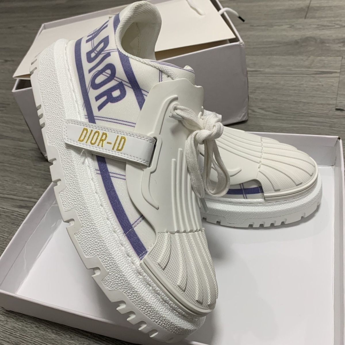 New women's youthful and energetic sports white shoes