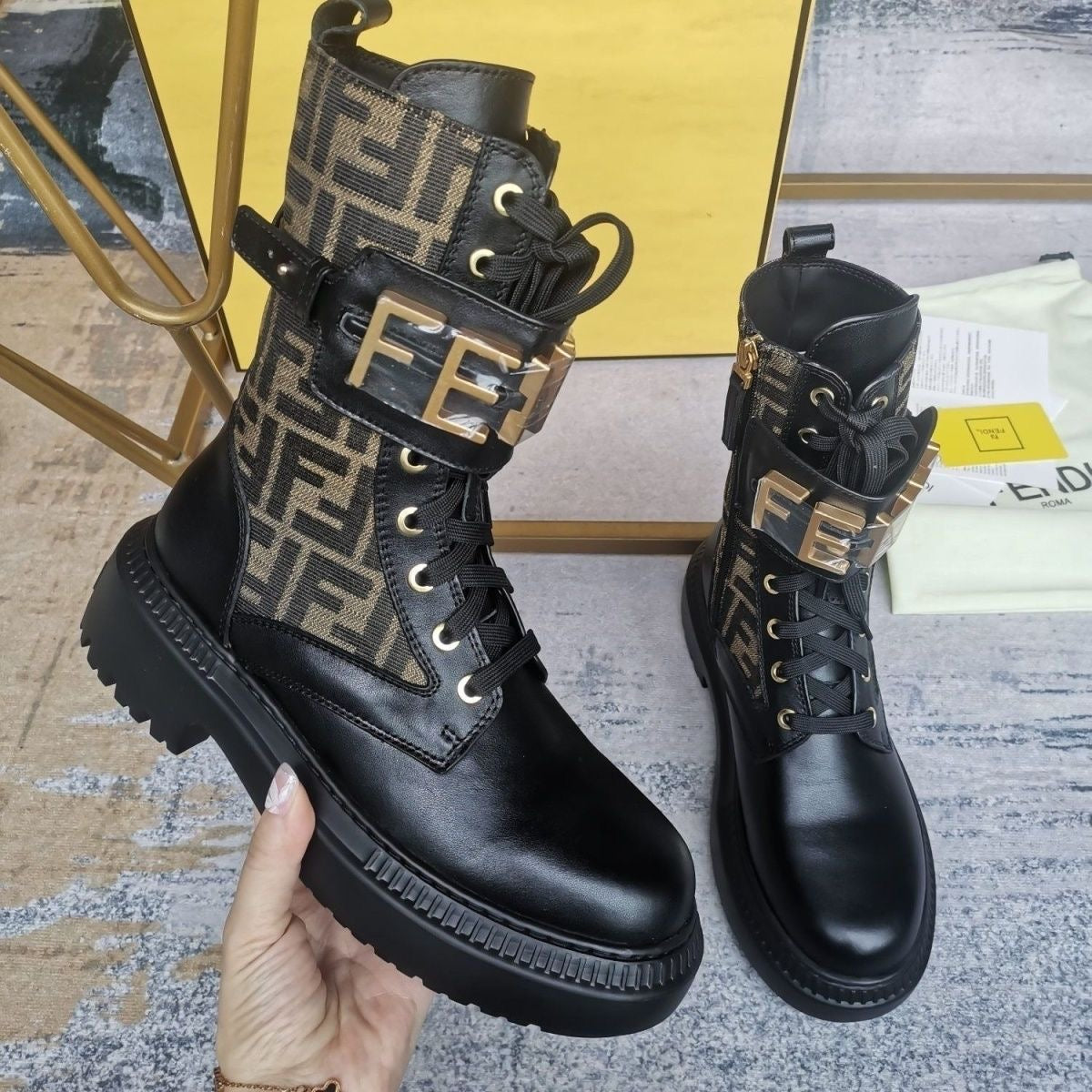 Women's High-Top Thick-Soled Lace-Up Martin Boots