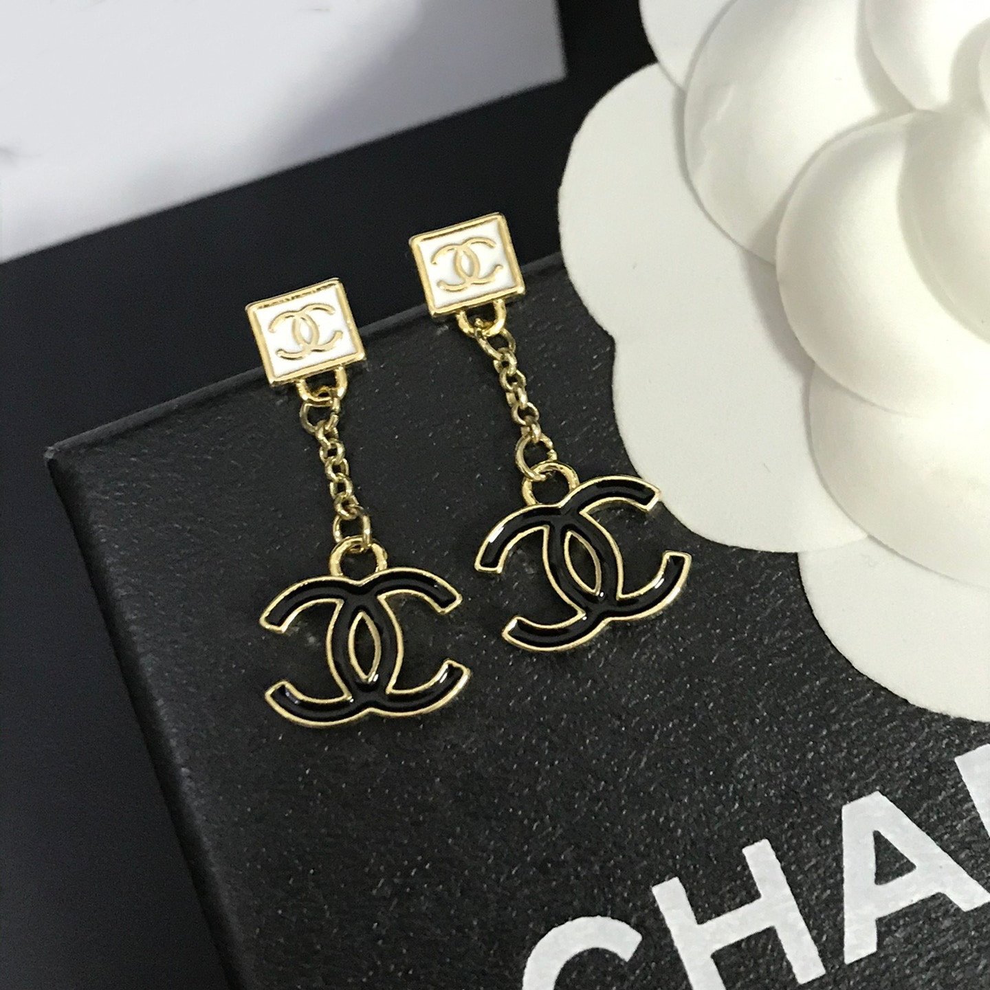 Ladies High-End Fashion Earrings