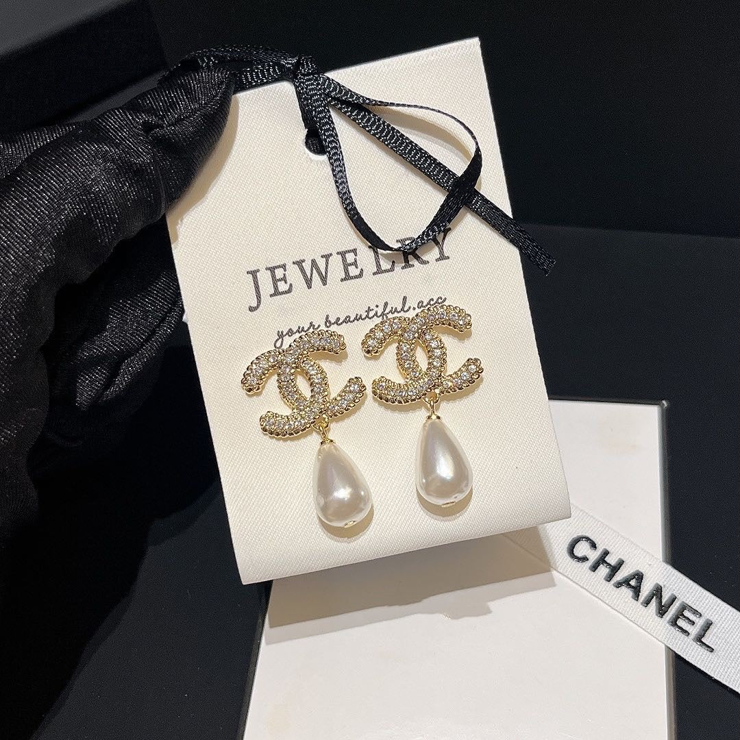 High-End Fashion Letter Pearl Earrings