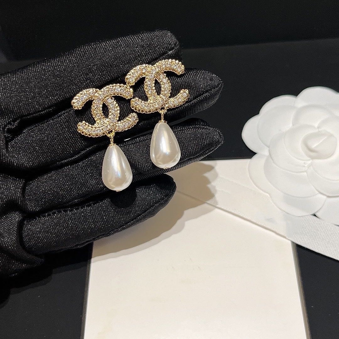 High-End Fashion Letter Pearl Earrings