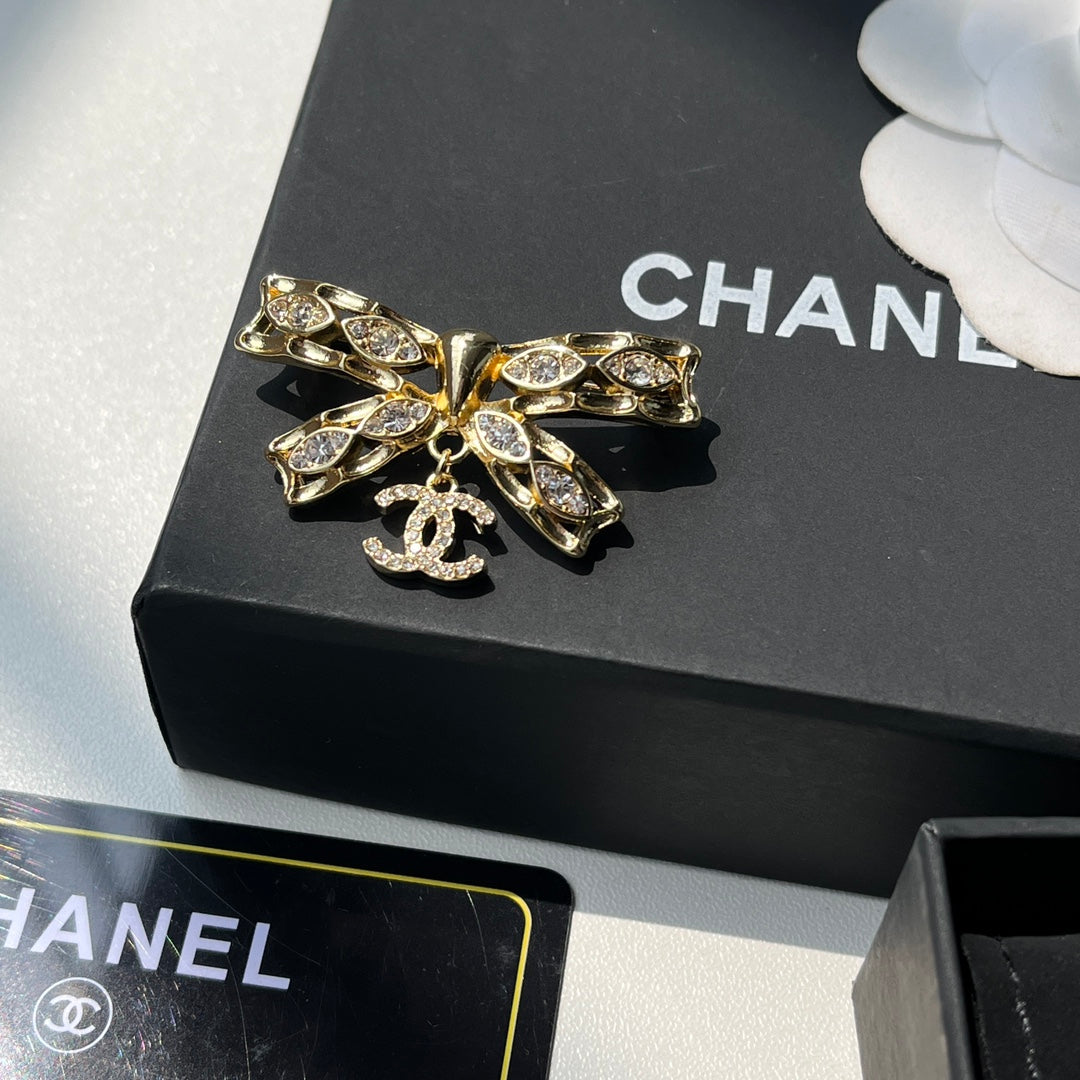 Fashion classic brooch