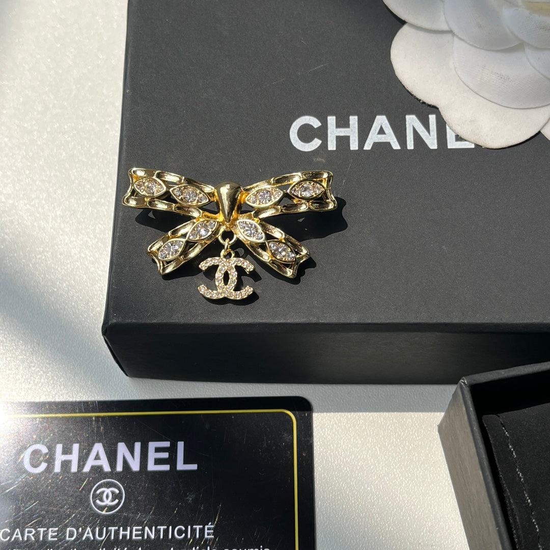 Fashion classic brooch