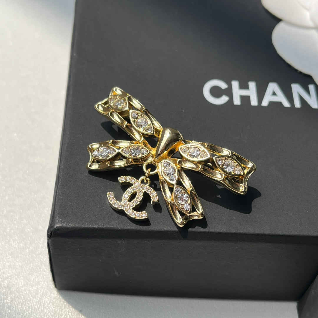 Fashion classic brooch