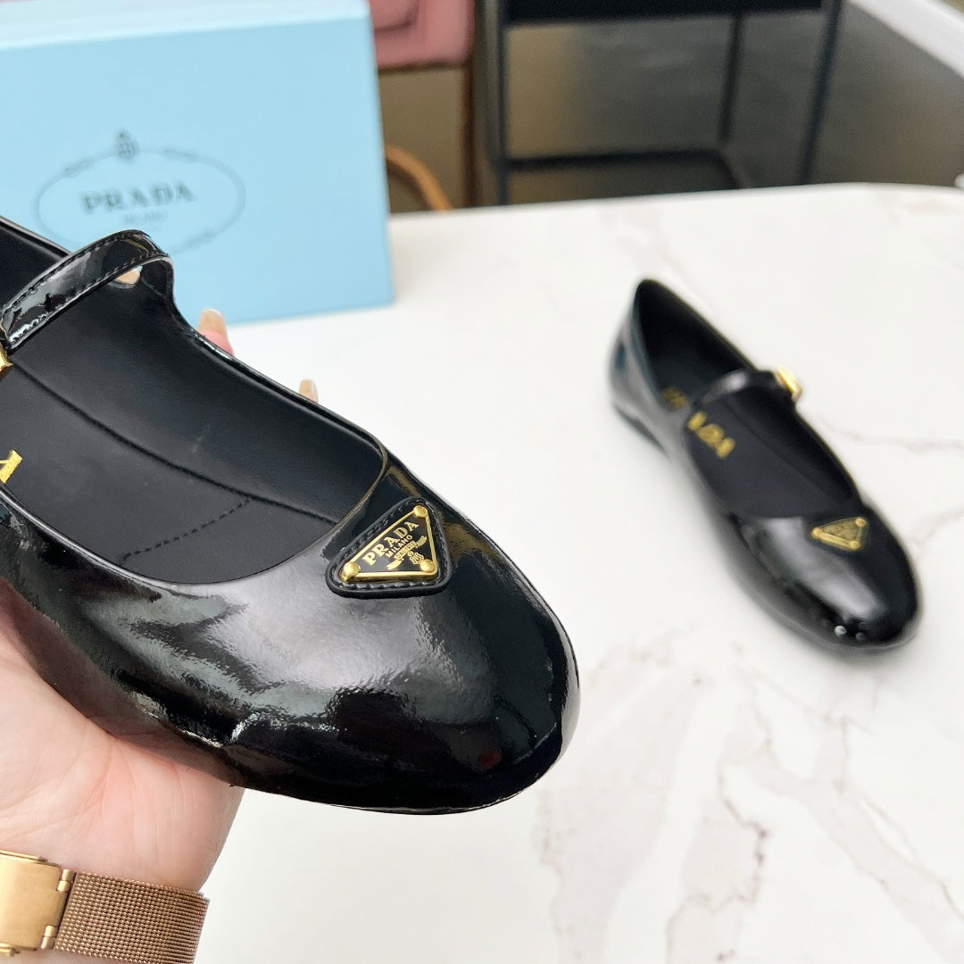 Light luxury high-end leather shoes