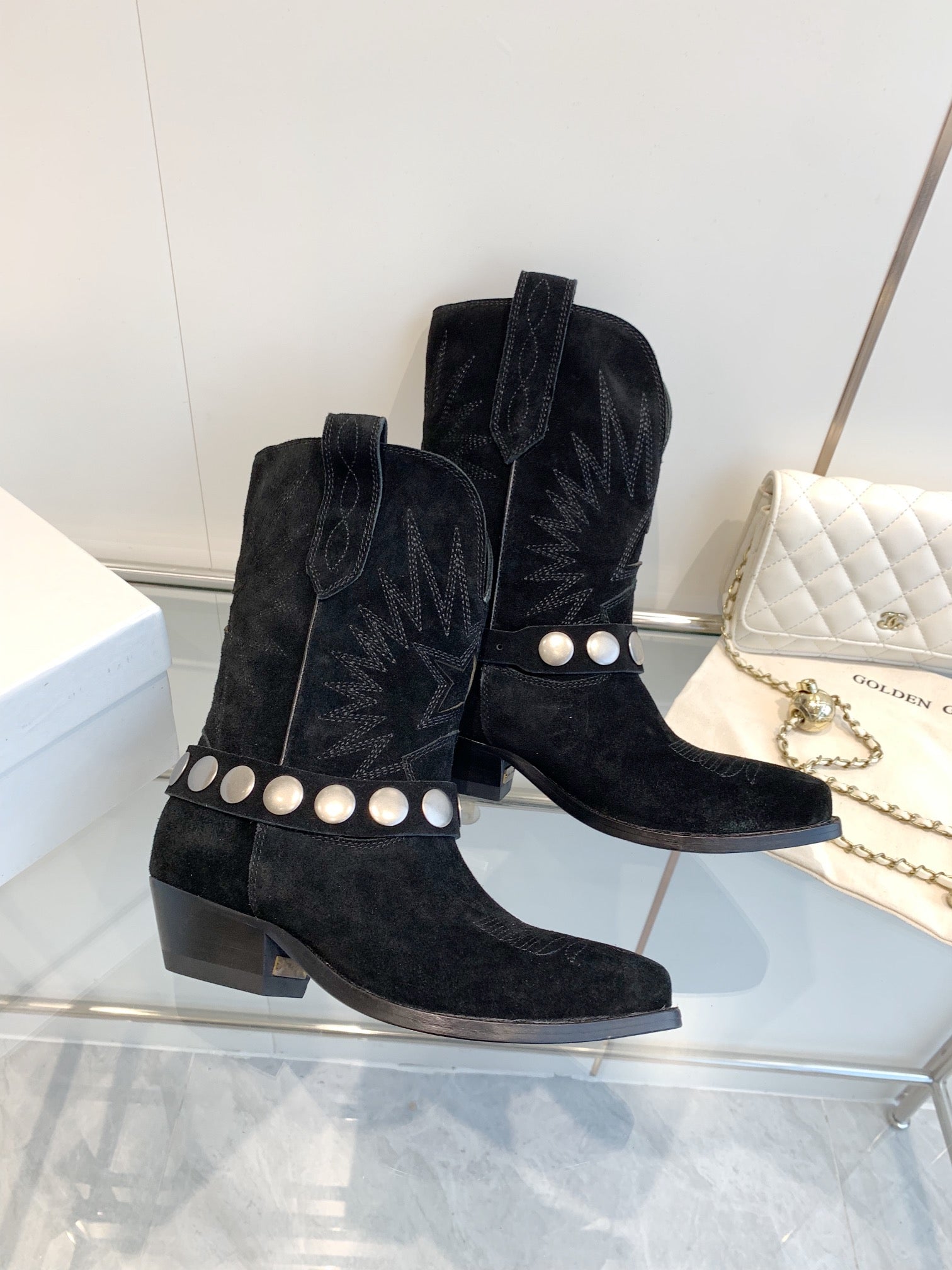 Women's low heel ankle boots